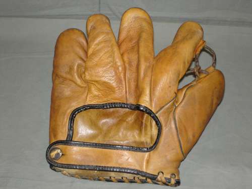 Adolfo Luque JC Higgins 1695 Back